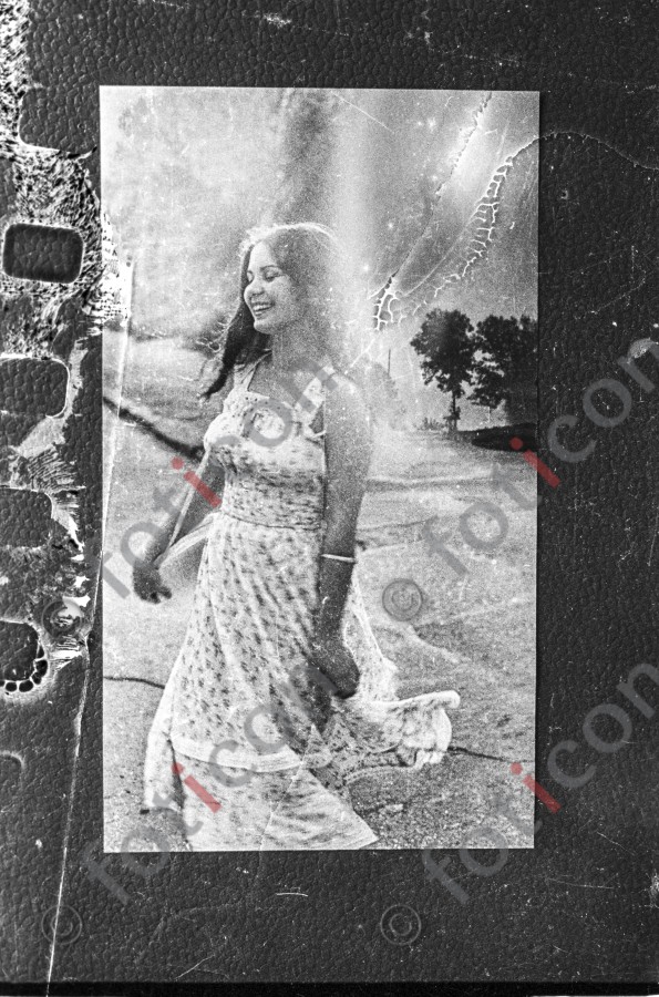 Junge Frau | Young Woman - Foto Harder-003_0611Bild017.jpg | foticon.de - Bilddatenbank für Motive aus Geschichte und Kultur